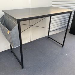 Computer Desk with Storage Pocket Very Good Condition 