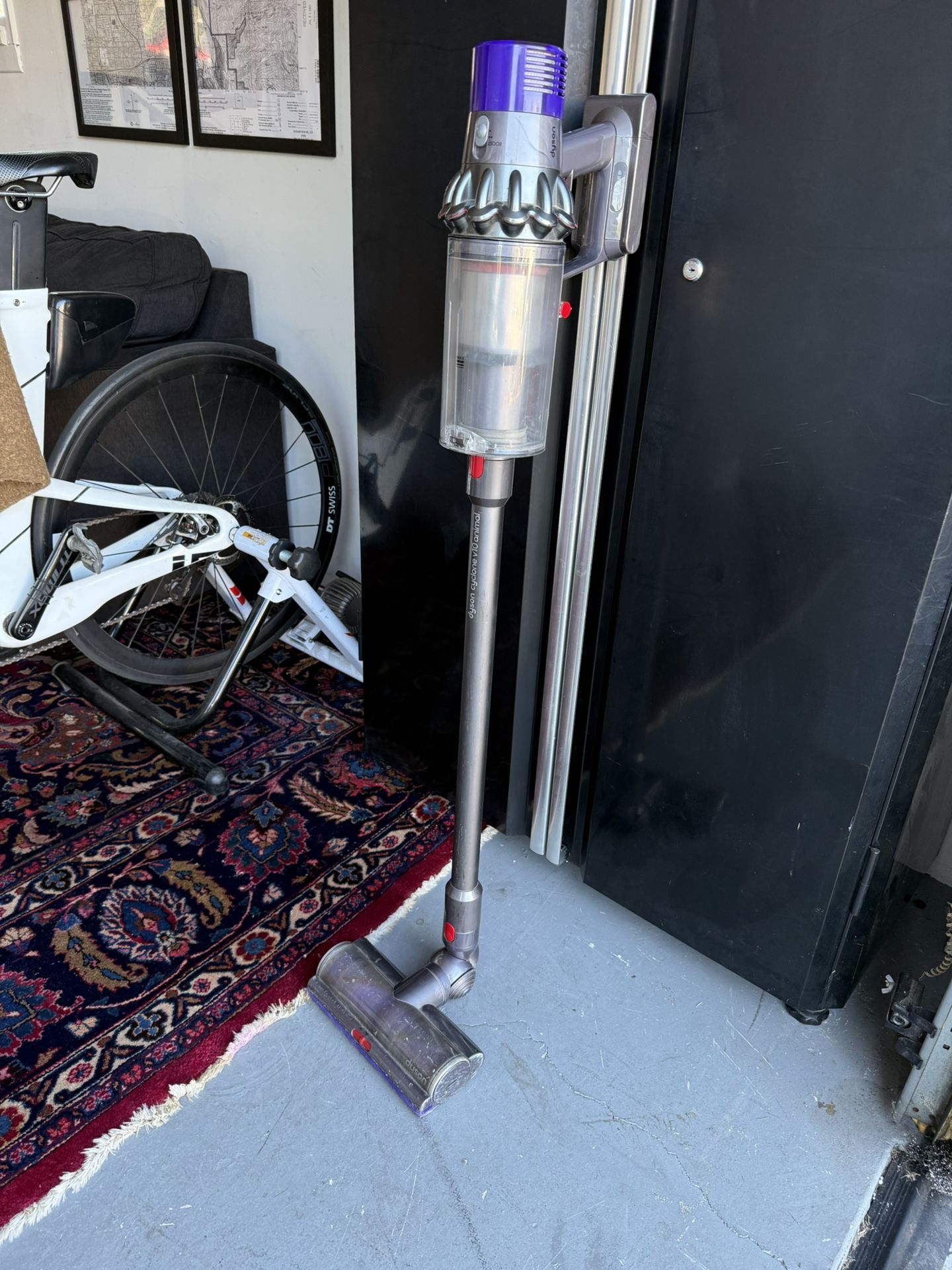 Dyson Cordless Vacuum – V8 Animal (with Attachments)