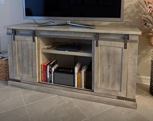 Farm House Style Entertainment Set