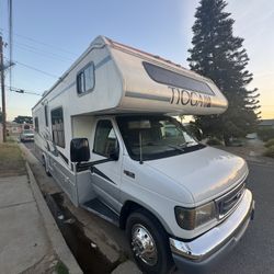 2005 Tioga Ford E450  29’