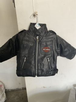 BOYS TODDLERS COATS AND SWEATERS ( LUGGAGE FULL OF THEM). FROM SIZE 3T - 5T. ALL IN VERY GOOD SHAPE.