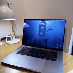 MacBook Pro / 32GB / 1TB / 16” — Space Gray