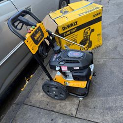 Dewalt 3100 PSI 2.3 GPM Cold Water Gas Pressure Washer with HONDA GCV170 Engine