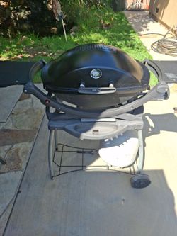 Weber bbq portable w tank and new hose detaches from stand 180$