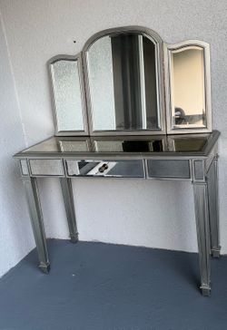 Pier 1 Vanity table