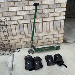 Razor Scooter With Knee & Elbow Protectors 