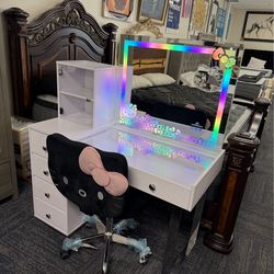 Hello Kitty vanity, same day delivery 🚚, no credit needed