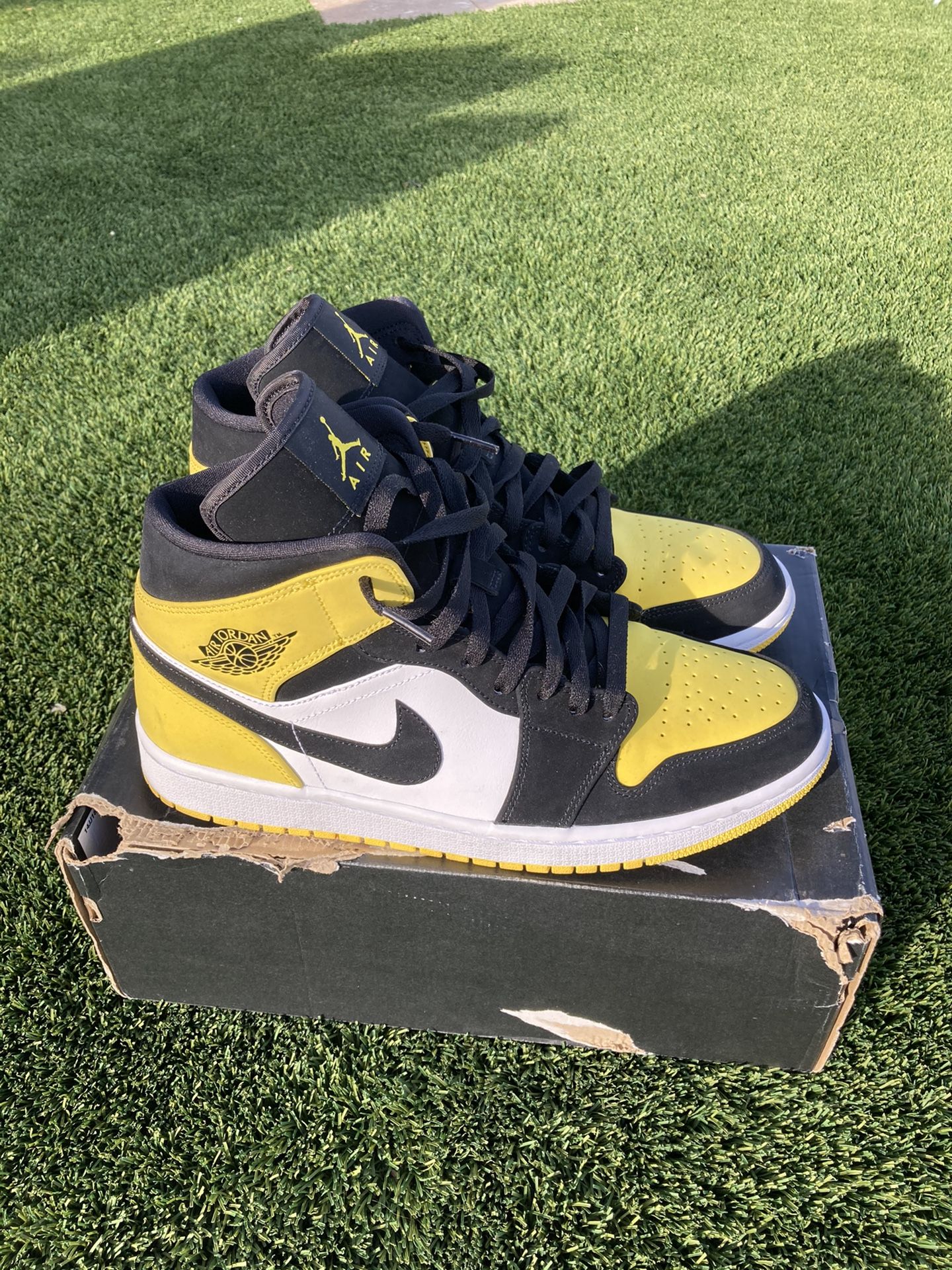 Jordan 1 Mid Yellow Sz 11