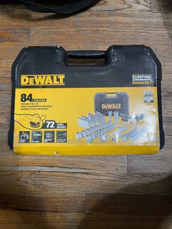 Dewalt 84 pcs Mechanics tool set $100 pick up in Van Nuys
