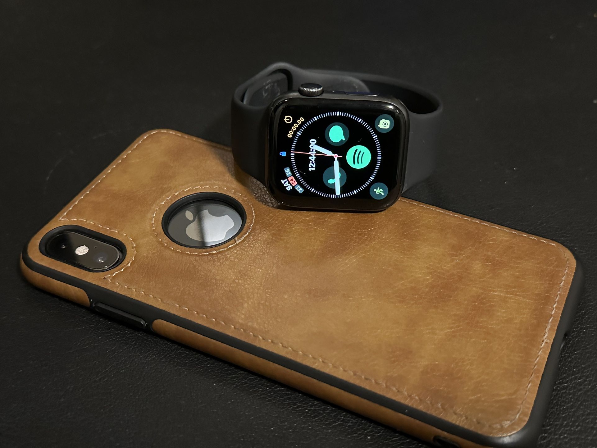 iPhone XS Max 256 GB Apple Watch S4 (GPS 44mm)