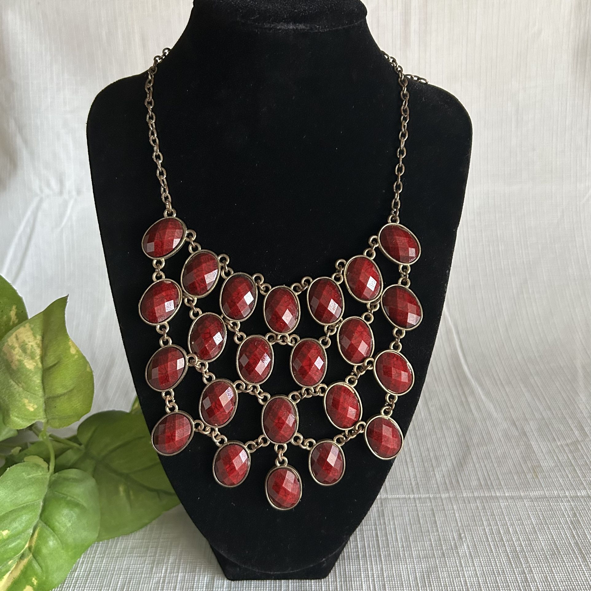 ♥️ Faceted Bib Statement Necklace 