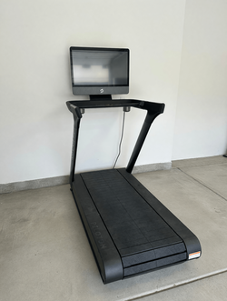 2021 Peloton Tread – Good Condition, 32in HD Touchscreen - Fallbrook, CA