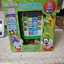 Mickey Mouse Club House 8 Book Reader
