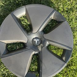 Like New Tesla Aero Wheel Cover