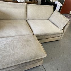 SECTIONAL  COUCH