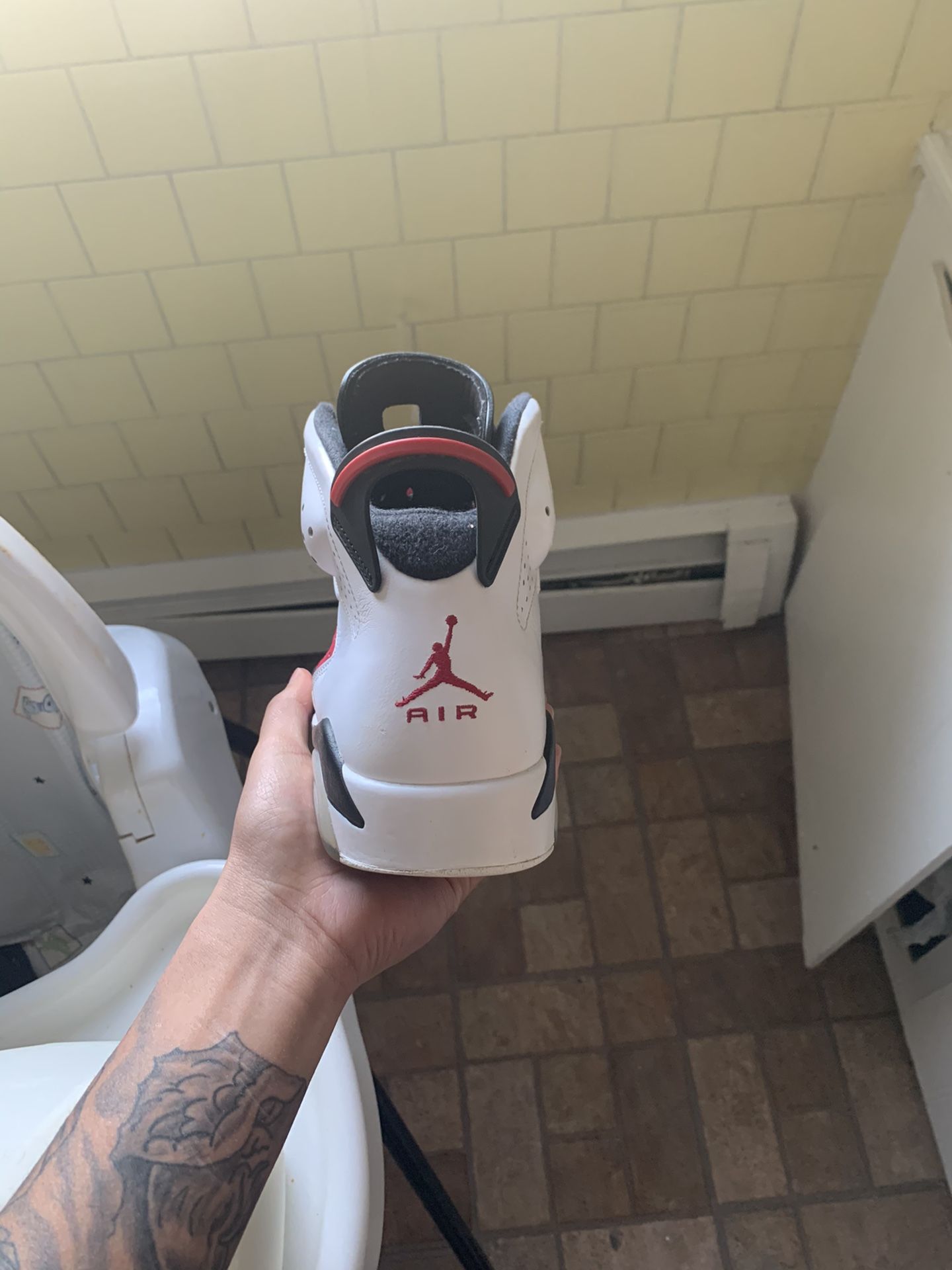 Carmine 6s size 10.5 Trades or Cash lmk worn a few times