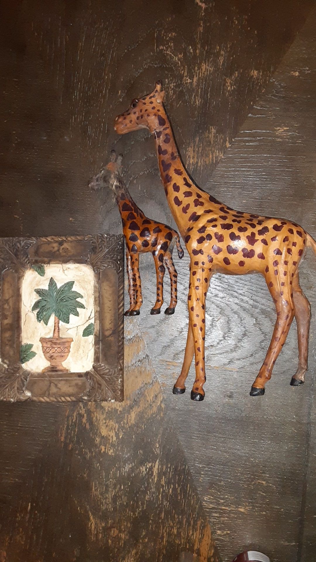 Set of 2 Giraffe figurines, mother and her baby. As well as a Wall plaque that goes well with the set.