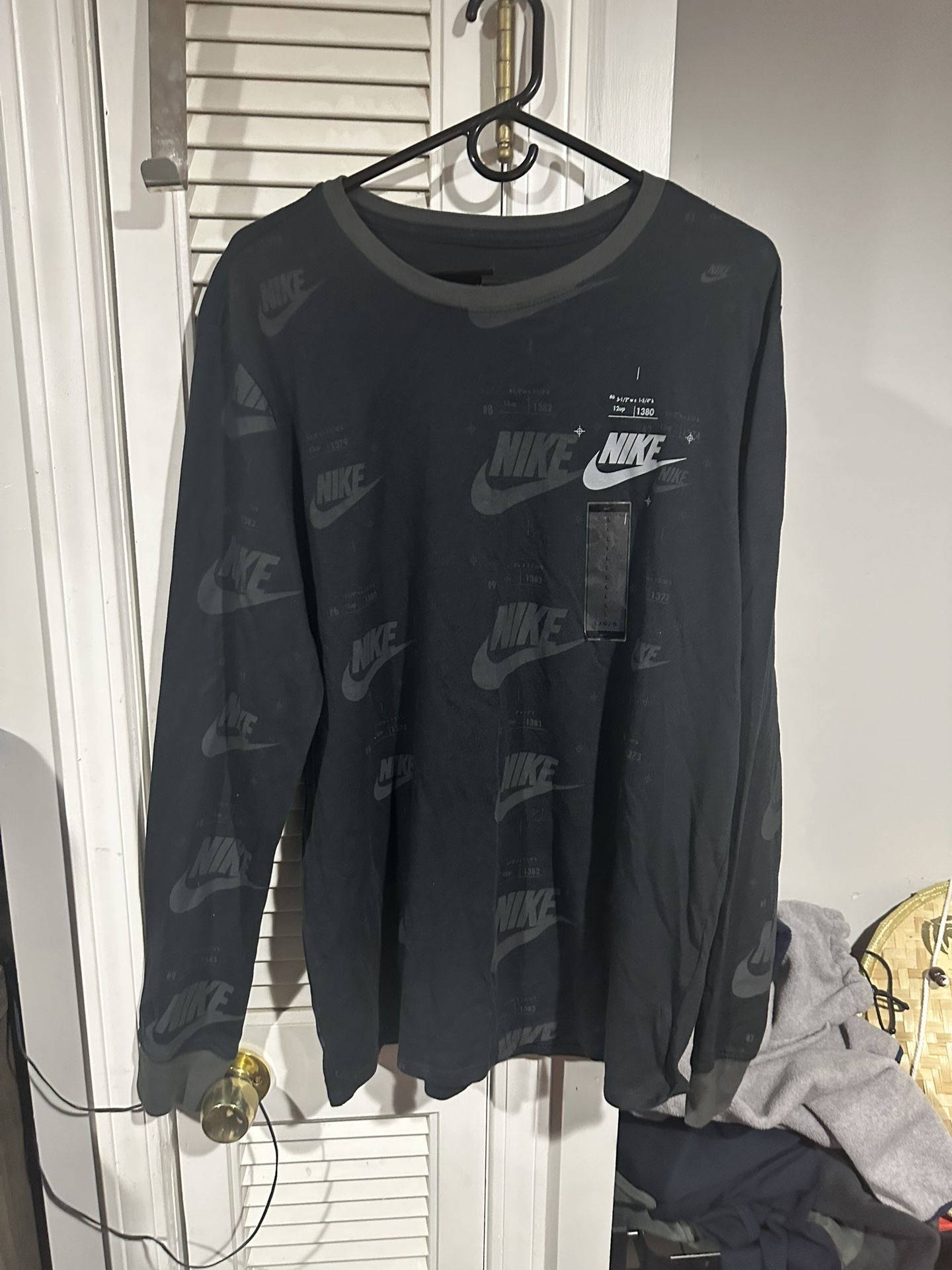 Brand New Large Nike Long Sleeve