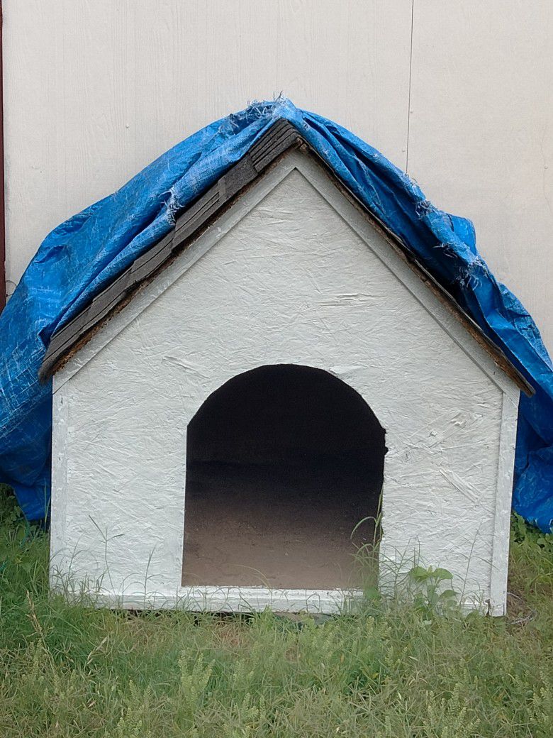 STURDY LARGE DOG HOUSE, MADE LIKE REAL HOUSE!!!Year Round Shelter