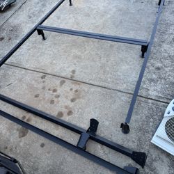 King metal box spring / frame - no headboard 