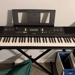 Yamaha Electric Keyboard 