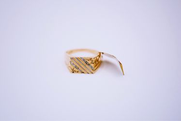 10 K yellow gold nugget ring with accent diamonds