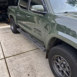 Toyota Tacoma (2016-2023) Running Boards
