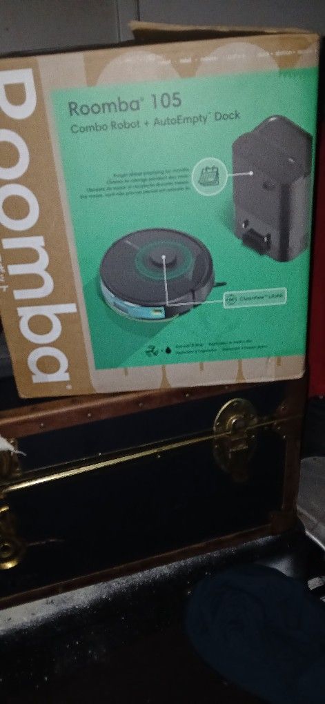 Roomba® 105 Combo Robot + AutoEmpty™ Dock