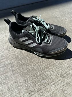 Tennis shoes size 9