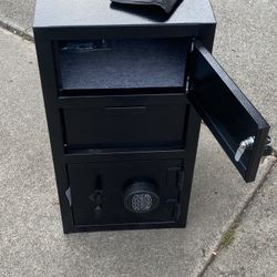 Brand New Heavy Duty Drop Safe For 120