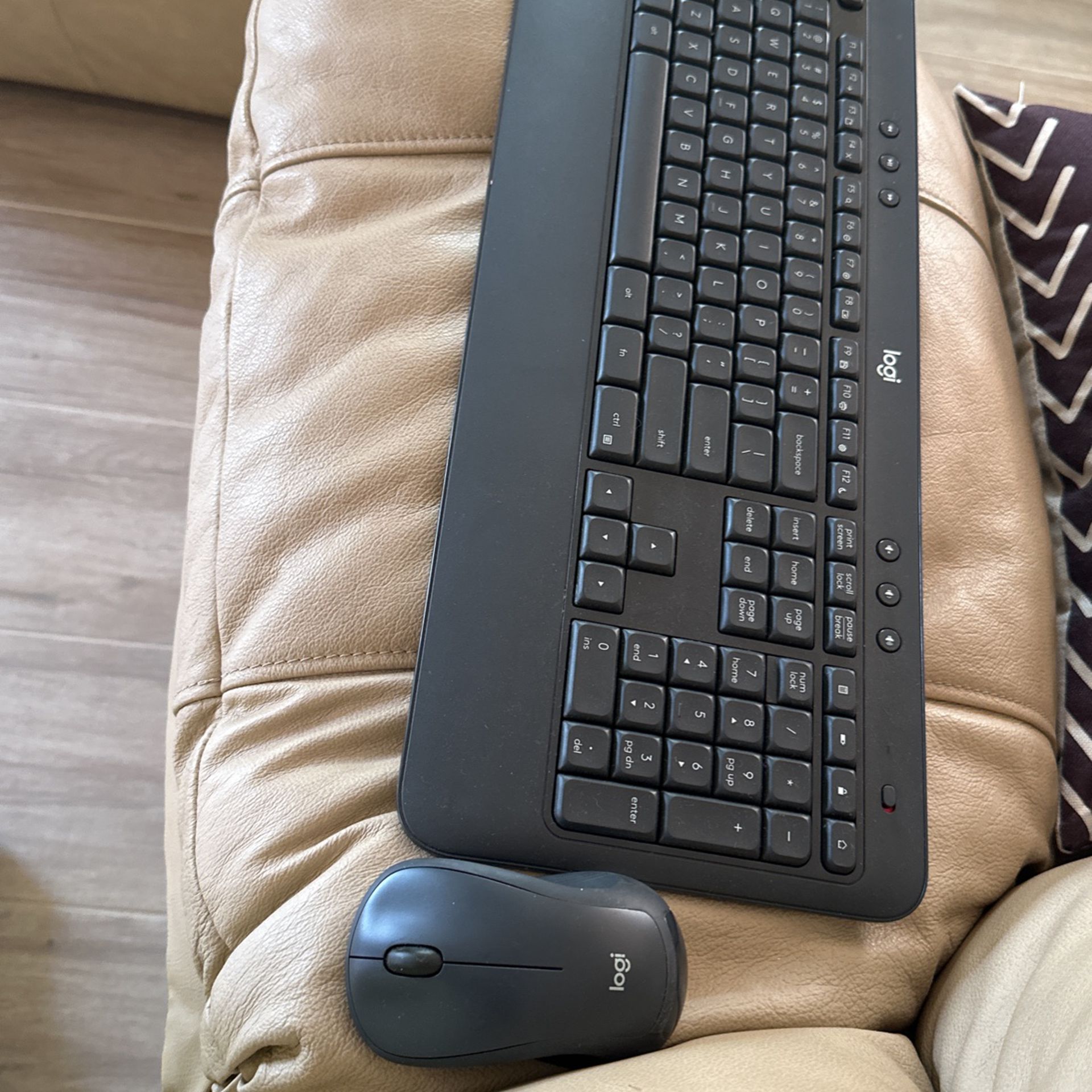 Wireless Keyboard  And Mouse