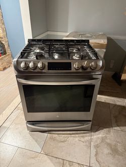 4 piece combo of a Fridge, Microwave, Dish Washer and Stove