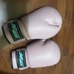 Women’s Boxing Gloves 30 Min Hit 