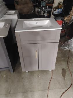 Vanity And Countertop I'm Asking 120 Bucks