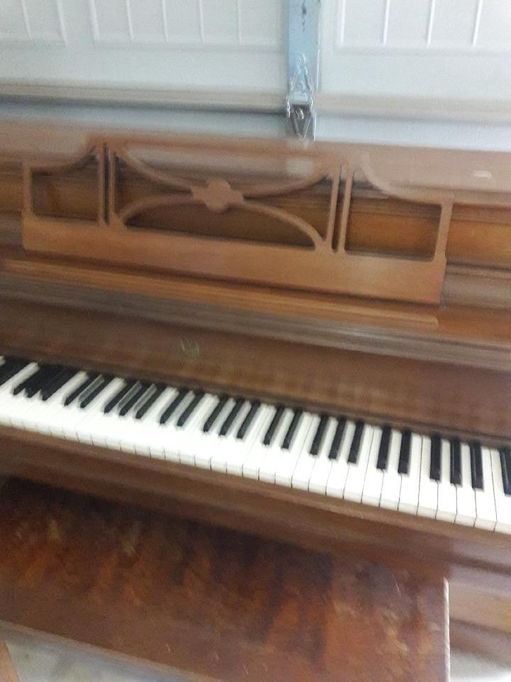 Story & Clark Piano
