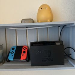 ALMOST NEW NINTENDO SWITCH
