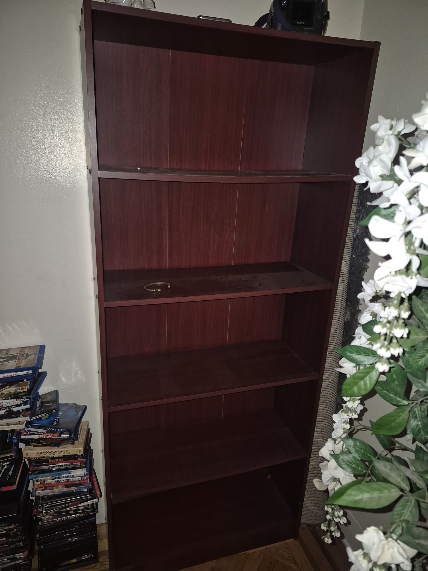 2 Bookshelves 