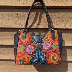 Beautiful Vintage Needlepoint & Leather Shoulder Bag