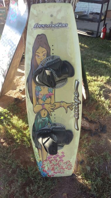 Free motion escape wakeboard