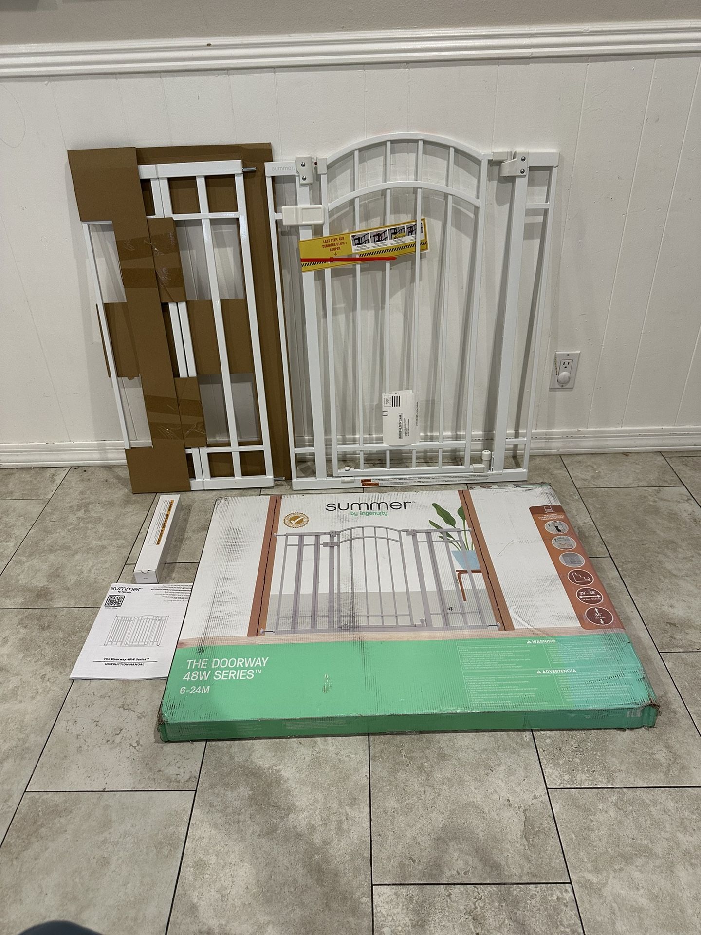Extra Tall & Wide Pet Gate / Baby Gate - Fits Openings 29” - 48”