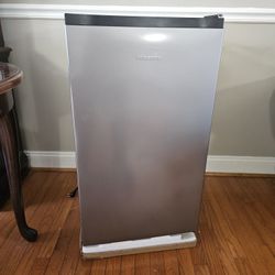 Hisence Mini Refrigerator 