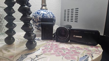 Canon VIXIA HF R80 HD Digital Camcorder