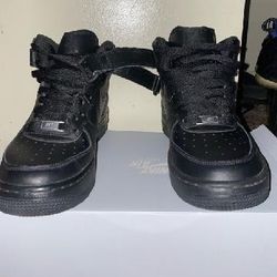 Air Force 1 Black Mid 