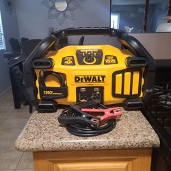 DEWALT DXAEPS2 Professional Power Station Jump Starter: 2800 Peak/1400 Instant Amps, 1000W Inverter, 120 PSI Air Compressor, Battery Clamps