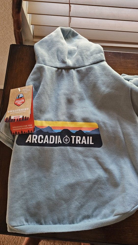 Arcadia Trail Green Dog Sweatshirt Size Medium -New with Tags