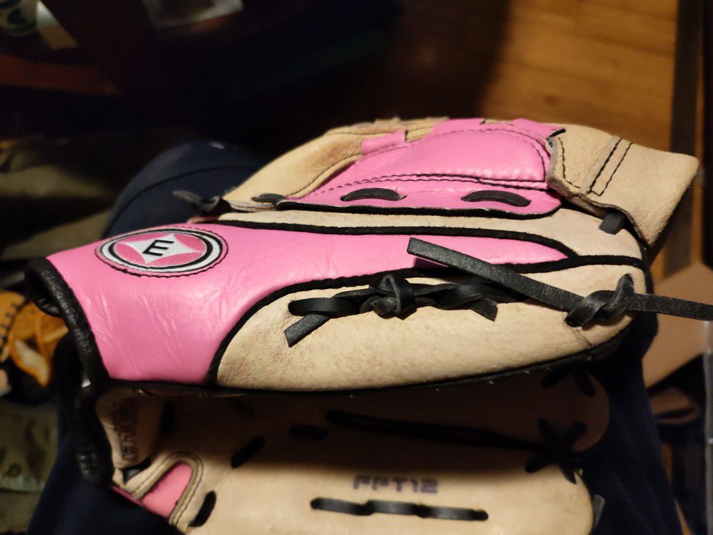 Easton ZFlex Used Right Hand Throw 12" Fast Pitch Ladies Softball Glove