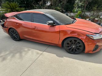 Nissan Maxima Sedan – Damaged / Salvage