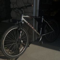 4500 Trek Mountain Bike 