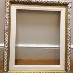 Picture Frame Gold Painted Unique Designs Great To Put A Nice Picture In It. Message me anytime if you want more information or interested in it thank