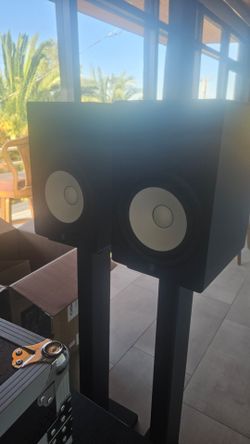 2 yamaha 8" with stands $500